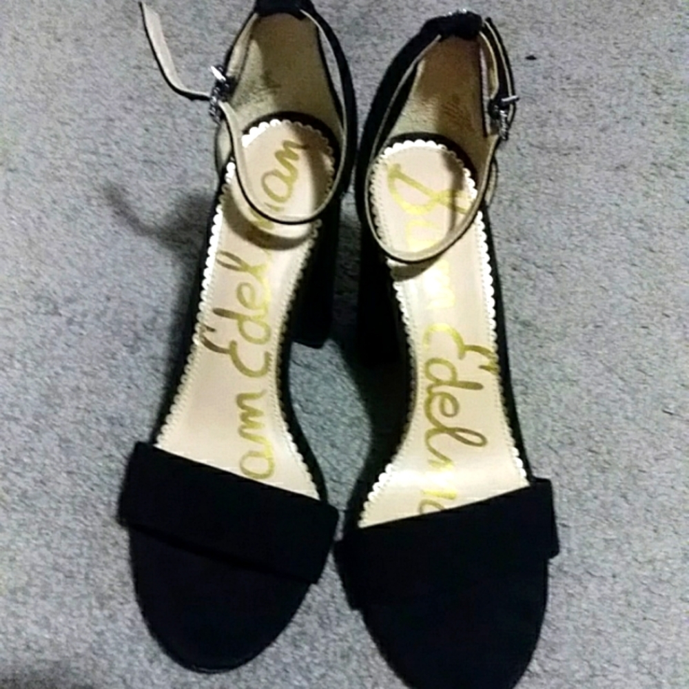 NWOT black suede open toe heels